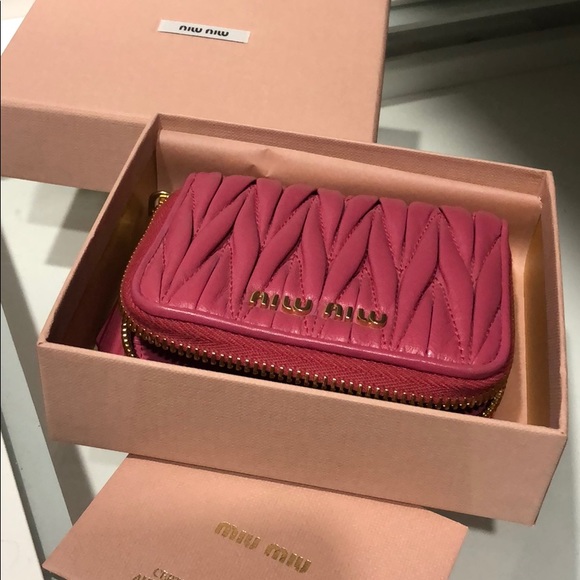 💯 authentic Miu miu wallet - Picture 3 of 7